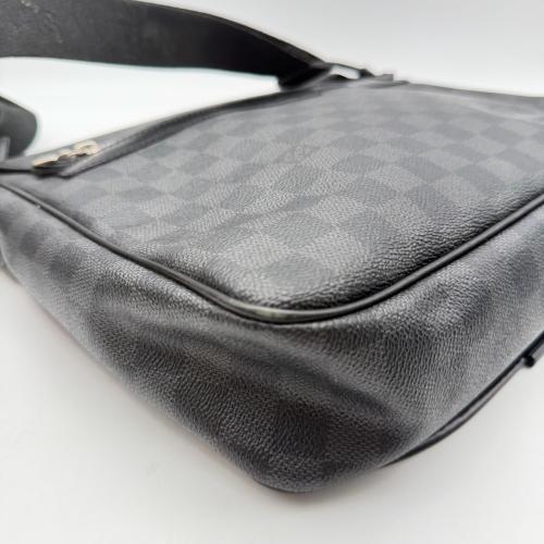 Louis Vuitton Damier Graphite Canvas Messenger Bag photo 3