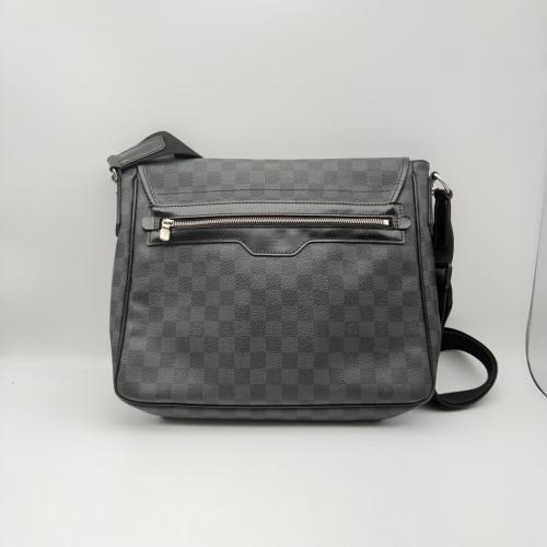 Louis Vuitton Damier Graphite Canvas Messenger Bag photo 5