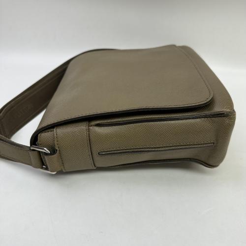 Louis Vuitton Taiga Leather Roman Crossbody Bag photo 4