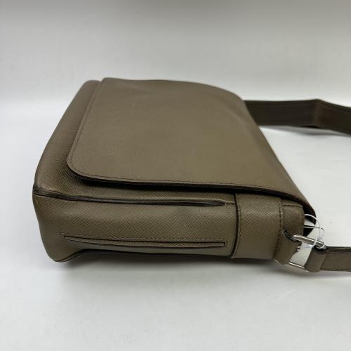 Louis Vuitton Taiga Leather Roman Crossbody Bag photo 5