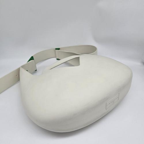 Bottega Veneta White Moulded Punch Shoulder Bag With Green Accents photo 6