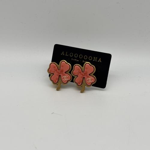 Chanel Pink Clover Motif Clip-On Earrings photo 4