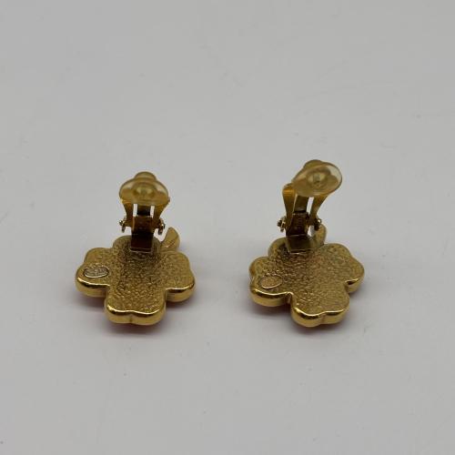 Chanel Pink Clover Motif Clip-On Earrings photo 8
