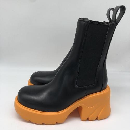 Bottega Veneta Black Chelsea Boots With Orange Sole photo 8