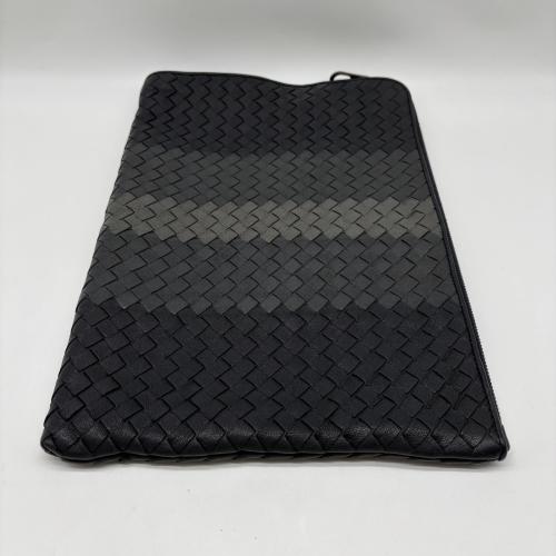 Bottega Veneta Intrecciato Leather Clutch Bag photo 7