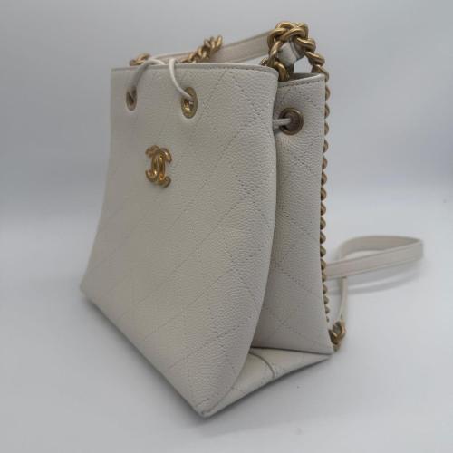 Chanel White Diamond-quilted Caviar Leather Caviar Drawstring Bucket Bag photo 4