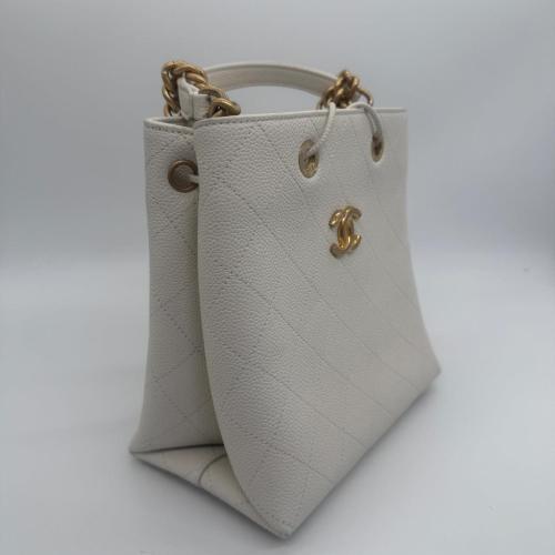 Chanel White Diamond-quilted Caviar Leather Caviar Drawstring Bucket Bag photo 5