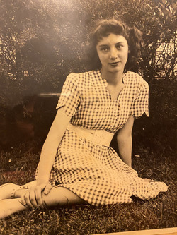 This online memorial is dedicated to Carolyn Jones. It is a place to