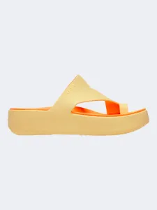 Crocs Getaway Platform Toe Loop Women Lifestyle Sandal Golden Hour