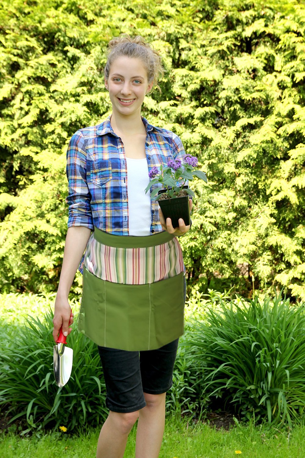 Monika’s Garden Releases New Handmade Gardening Aprons with Pockets