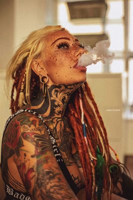 Scarlett Daliha Smoke 2