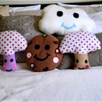 Toy_cush_group_medium
