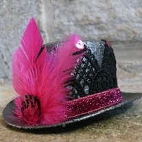 Feathered mini hat in pewter and fuchsia
