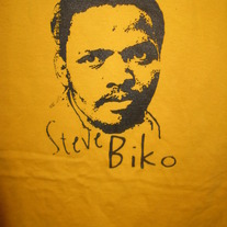 STEVE BIKO (gold XL)
