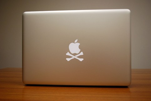Crossbones Macbook
