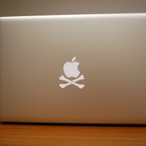Macbook Crossbones