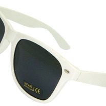 Wayfarer_white_medium
