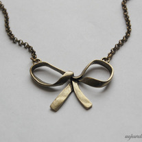 Bow Necklace