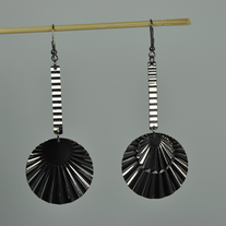 Wavy circle metal hook earrings