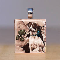 Scrabble Tile Pendant - Dog with clover - Dogs 20
