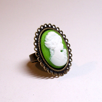 Green Lady Cameo Scalloped Ring