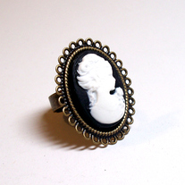 Black Lady Cameo Scalloped Ring
