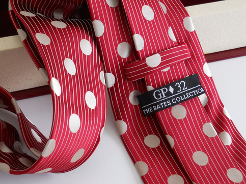GP32 Bates Collection Tie