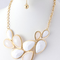 Whitegoldnecklace_medium