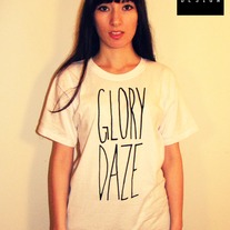 GLORY DAZE White Crew Neck T
