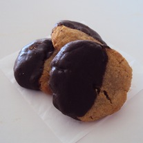 Gluten Free* Peanut Butter n' Chocolate Biscuits (1/2 dozen)