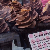 Snickerlicious Cupcakes (per dozen)