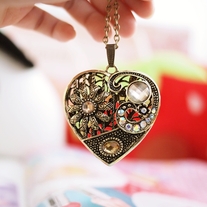 Pieces_20of_20my_20heart_20necklace_medium
