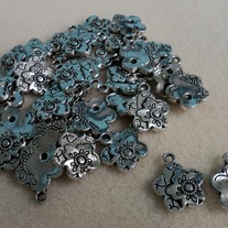 Daisy charm
