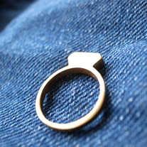 Minimal Diamond Ring