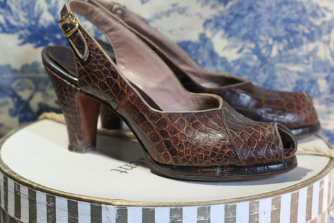 Tru-Poise - Vintage Brown Gator Pumps