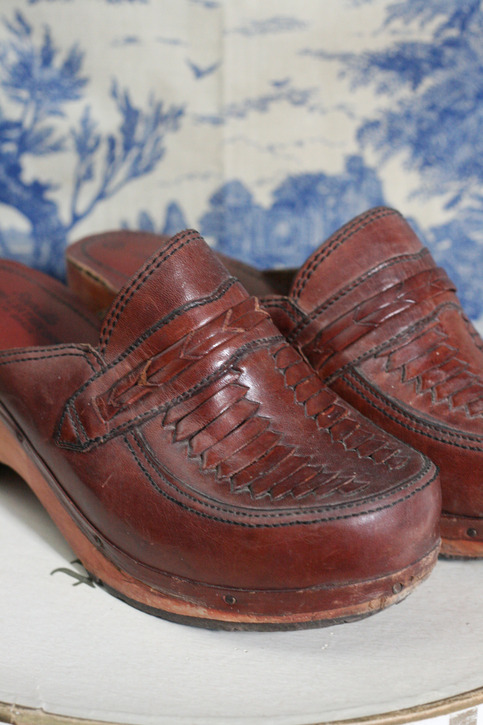 Rapallo - Vintage Maroon Leather Clogs