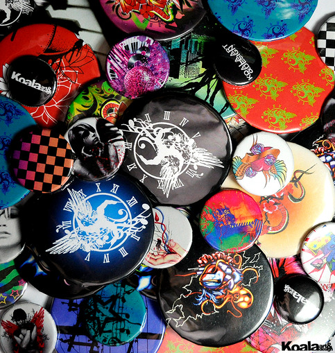 5 Random Buttons