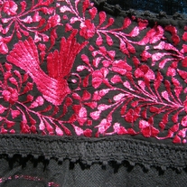 The Chickadee in Tulip (black)