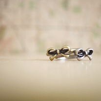 Tiny Bow Ring