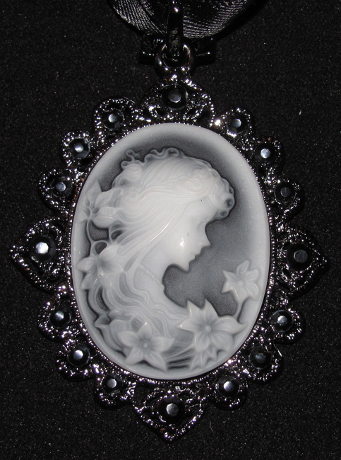 Lace Cameo Set