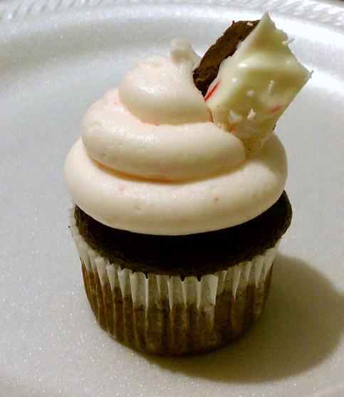 Peppermint_20bark_20cupcake_large