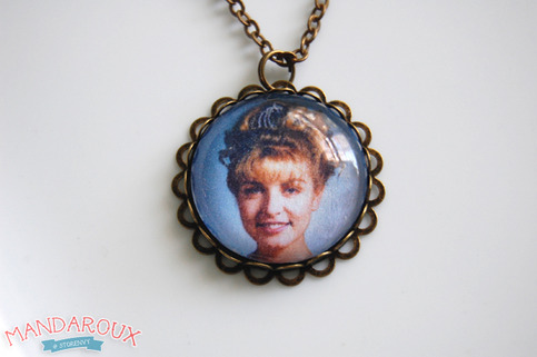 Laura Palmer from Twin Peaks Antiqued Brass Scalloped Necklace