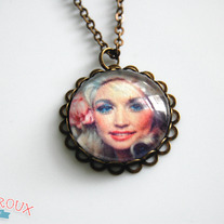 Young Dolly Parton Antiqued Brass Scalloped Necklace
