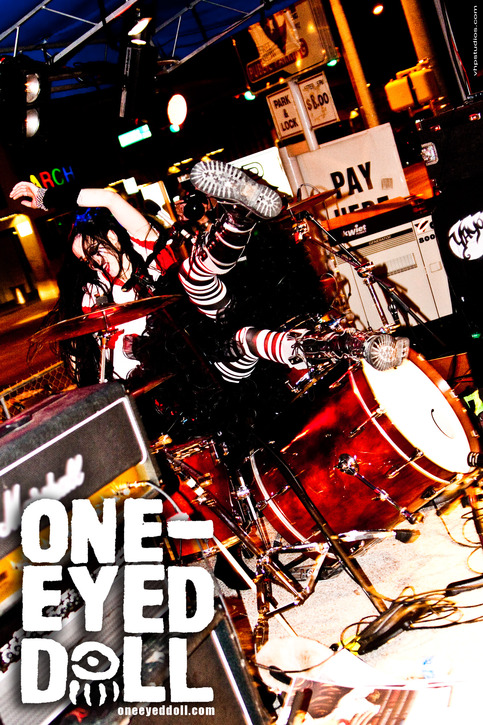 Rockfestdrumdive_large