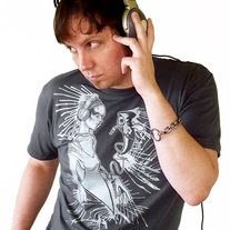 Music is My Lifeline T-shirt in Asphalt Grey