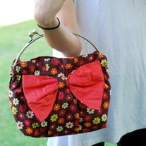 Kiss Lock Clutch - Dainty Flowers