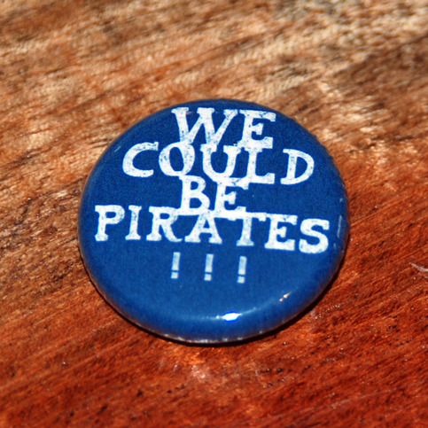 Button_pirates_large