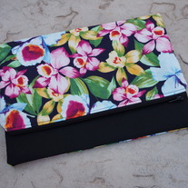 Floral_20black_20clutch_medium