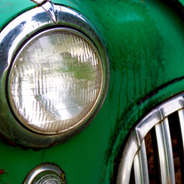 (Photo) One Headlight