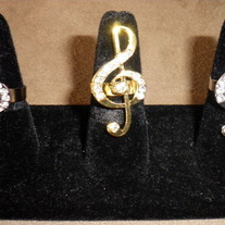 Clef Ring